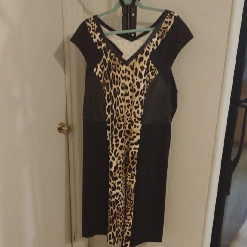 Lane Bryant Black and Tan Sheath Dress V-Neck Short Sleeve